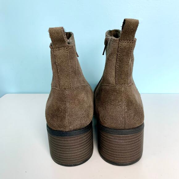 NEW Clarks Nevella Bell Ankle Boots in Dark Taupe Suede Size 12 - Picture 5 of 8